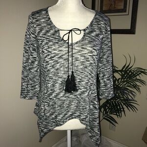 2/$20 Comic Vintage Asymmetrical Hem Knit Top M